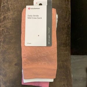 lululemon nwt Daily stride mid crew sock three pack 360 arch support Terry toe.